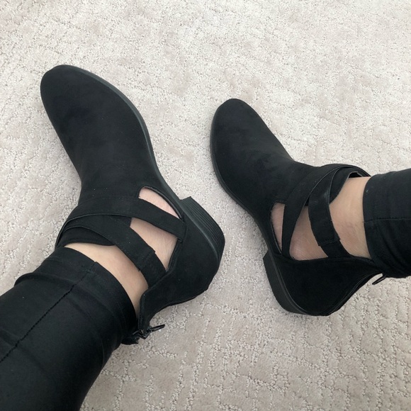 Strappy Cut Out Black Booties - Picture 3 of 6